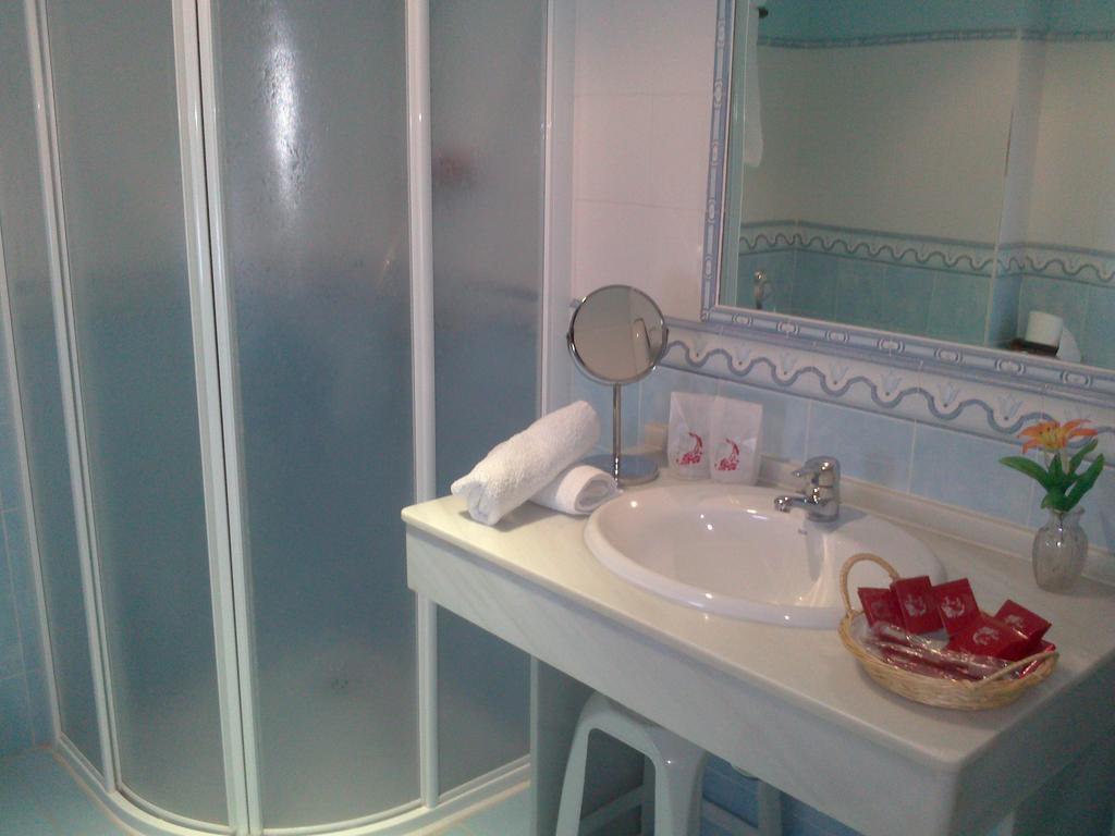 Hostal Rural La Casa Verde Cheles Екстер'єр фото