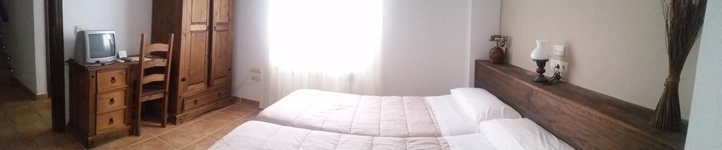 Hostal Rural La Casa Verde Cheles Екстер'єр фото